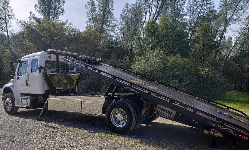 FREIGHTLINER BUSINESS CLASS M2 106