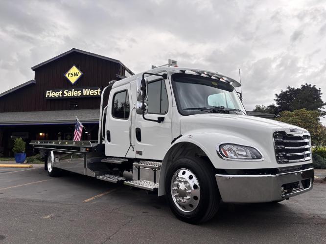 FREIGHTLINER BUSINESS CLASS M2 106 PLUS