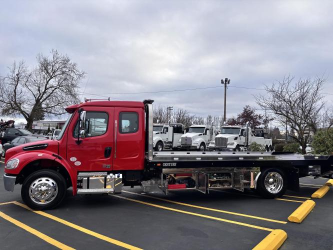 FREIGHTLINER BUSINESS CLASS M2 106 PLUS