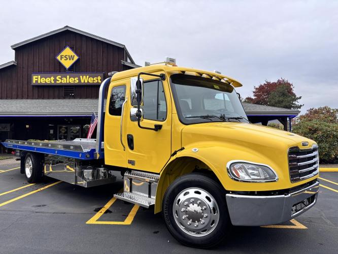 FREIGHTLINER BUSINESS CLASS M2 106 PLUS