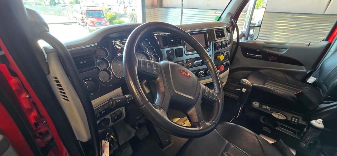 PETERBILT 567