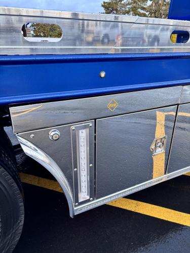 FREIGHTLINER BUSINESS CLASS M2 106 PLUS