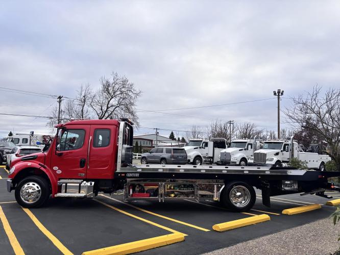 FREIGHTLINER BUSINESS CLASS M2 106 PLUS