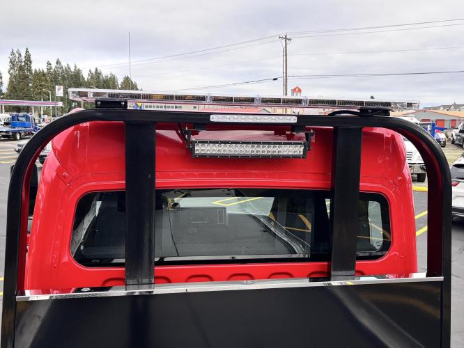 FREIGHTLINER BUSINESS CLASS M2 106 PLUS