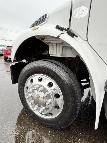 FREIGHTLINER BUSINESS CLASS M2 106
