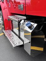 FREIGHTLINER BUSINESS CLASS M2 106 PLUS