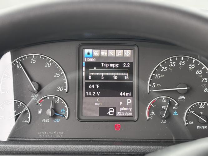 FREIGHTLINER BUSINESS CLASS M2 106 PLUS