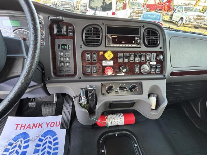 FREIGHTLINER BUSINESS CLASS M2 106