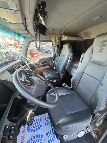 KENWORTH T880