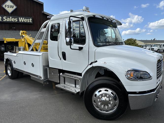 FREIGHTLINER BUSINESS CLASS M2 106