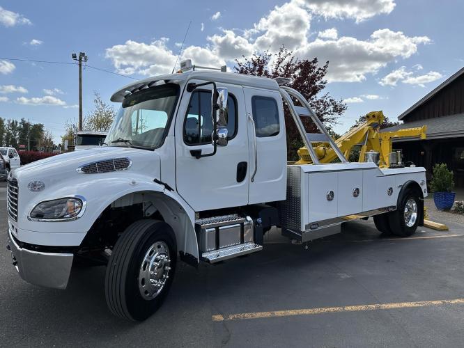 FREIGHTLINER BUSINESS CLASS M2 106