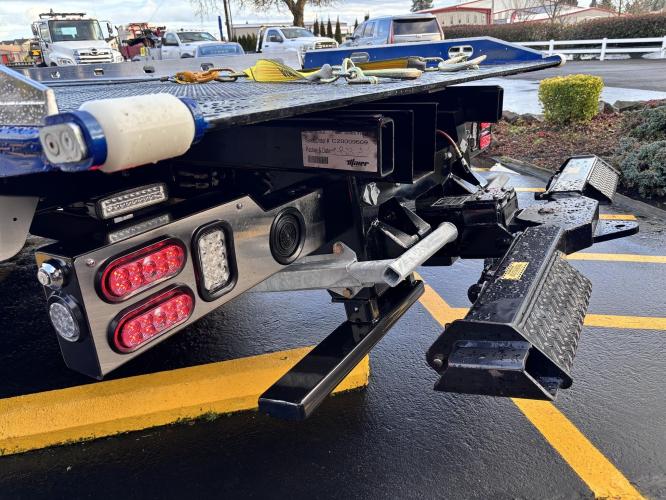 FREIGHTLINER BUSINESS CLASS M2 106 PLUS