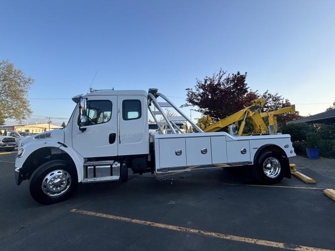 FREIGHTLINER BUSINESS CLASS M2 106