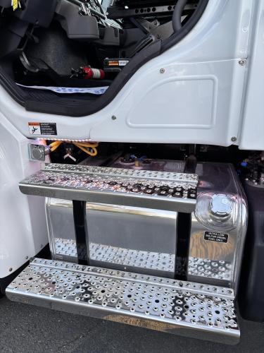 FREIGHTLINER BUSINESS CLASS M2 106