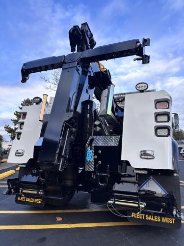 FREIGHTLINER BUSINESS CLASS M2 106 PLUS