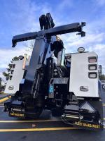 FREIGHTLINER BUSINESS CLASS M2 106 PLUS