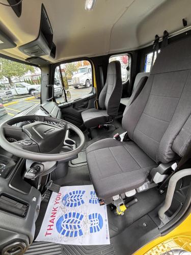 FREIGHTLINER BUSINESS CLASS M2 106 PLUS