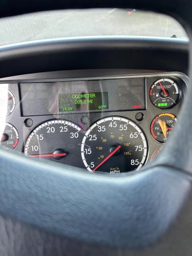FREIGHTLINER BUSINESS CLASS M2 106