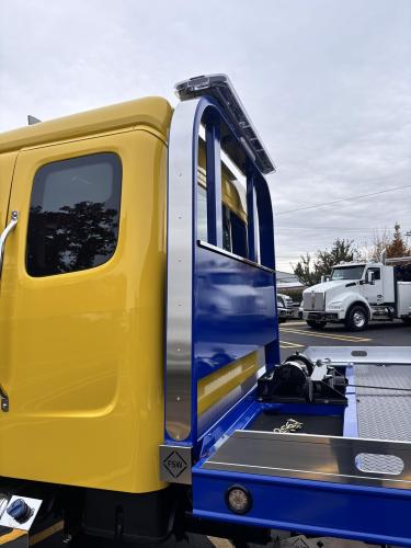 FREIGHTLINER BUSINESS CLASS M2 106 PLUS