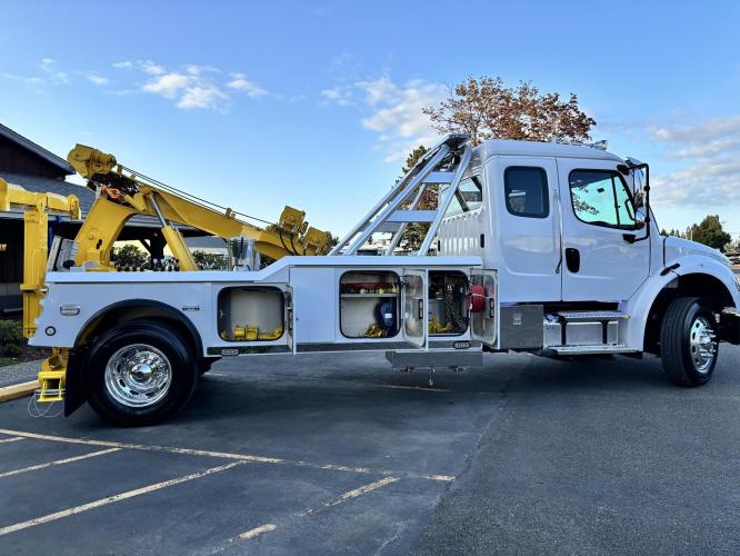 FREIGHTLINER BUSINESS CLASS M2 106