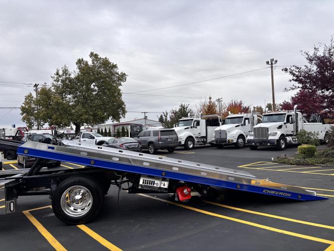 FREIGHTLINER BUSINESS CLASS M2 106 PLUS