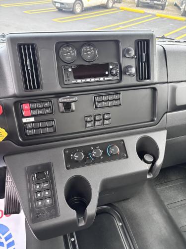 FREIGHTLINER BUSINESS CLASS M2 106 PLUS