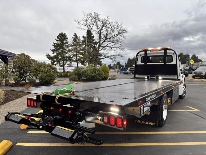 FREIGHTLINER BUSINESS CLASS M2 106 PLUS