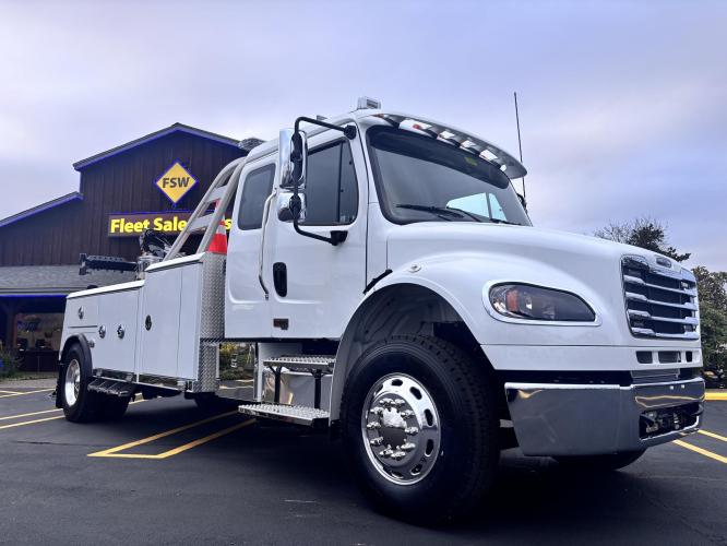 FREIGHTLINER BUSINESS CLASS M2 106 PLUS