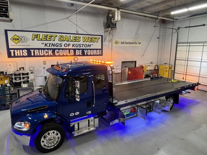 FREIGHTLINER BUSINESS CLASS M2 106 PLUS