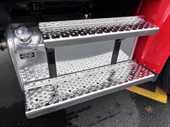 FREIGHTLINER BUSINESS CLASS M2 106