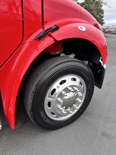 FREIGHTLINER BUSINESS CLASS M2 106 PLUS