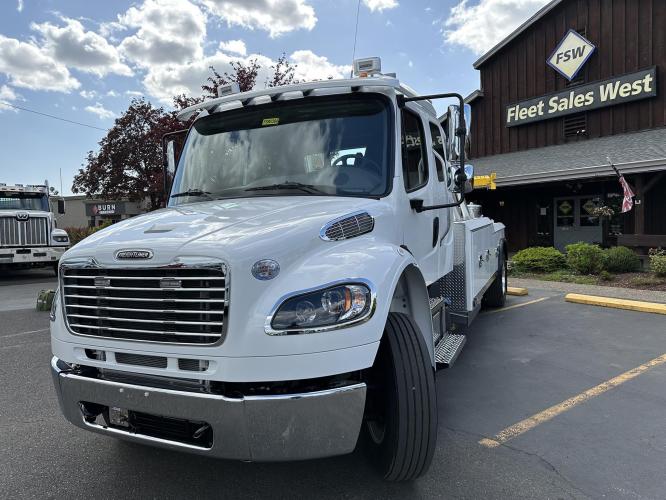 FREIGHTLINER BUSINESS CLASS M2 106