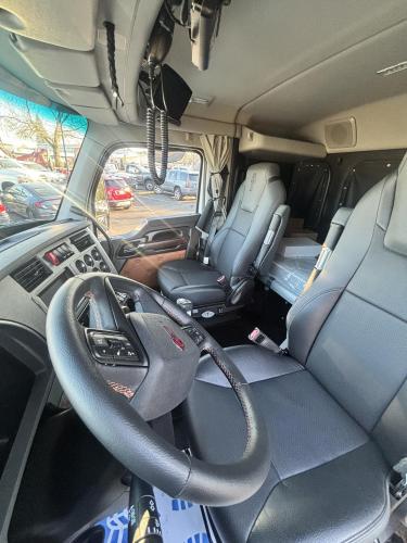 KENWORTH T880
