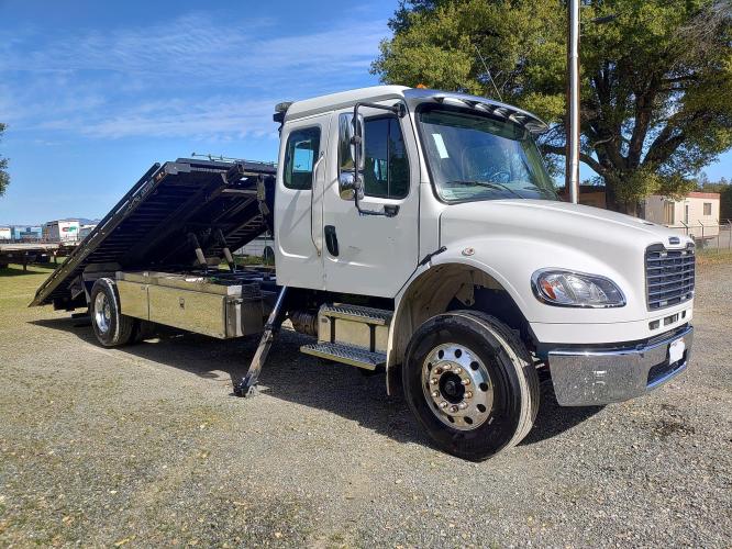 FREIGHTLINER BUSINESS CLASS M2 106