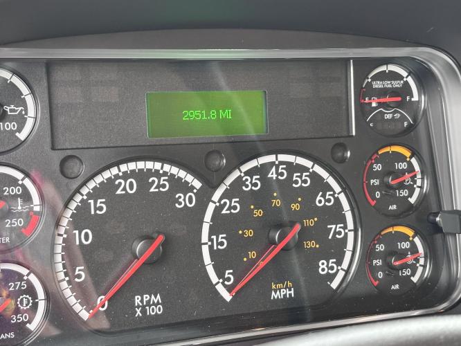 FREIGHTLINER BUSINESS CLASS M2 106