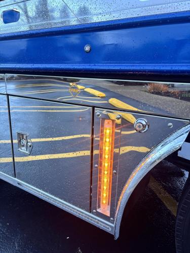 FREIGHTLINER BUSINESS CLASS M2 106 PLUS