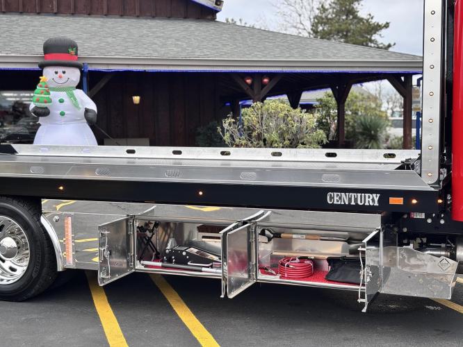 FREIGHTLINER BUSINESS CLASS M2 106 PLUS