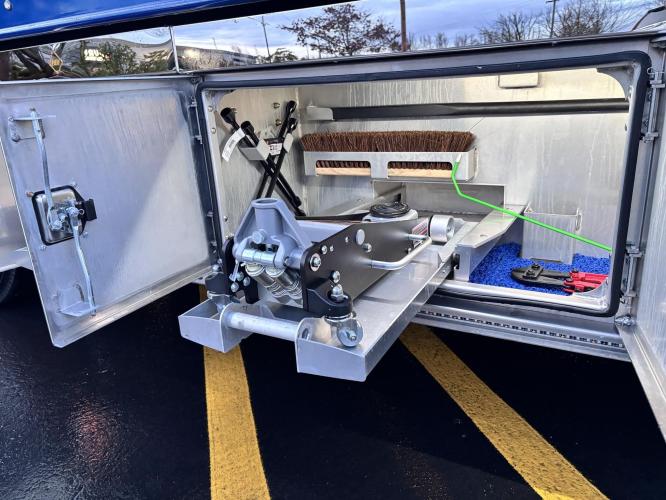 FREIGHTLINER BUSINESS CLASS M2 106 PLUS