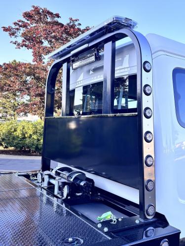 FREIGHTLINER BUSINESS CLASS M2 106 PLUS