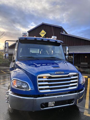 FREIGHTLINER BUSINESS CLASS M2 106 PLUS