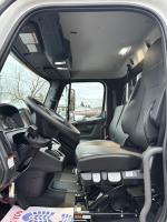 FREIGHTLINER BUSINESS CLASS M2 106 PLUS