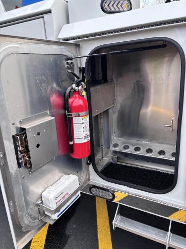 FREIGHTLINER BUSINESS CLASS M2 106 PLUS