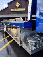 FREIGHTLINER BUSINESS CLASS M2 106 PLUS