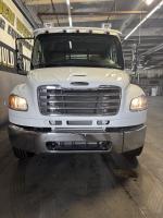 FREIGHTLINER BUSINESS CLASS M2 106 PLUS