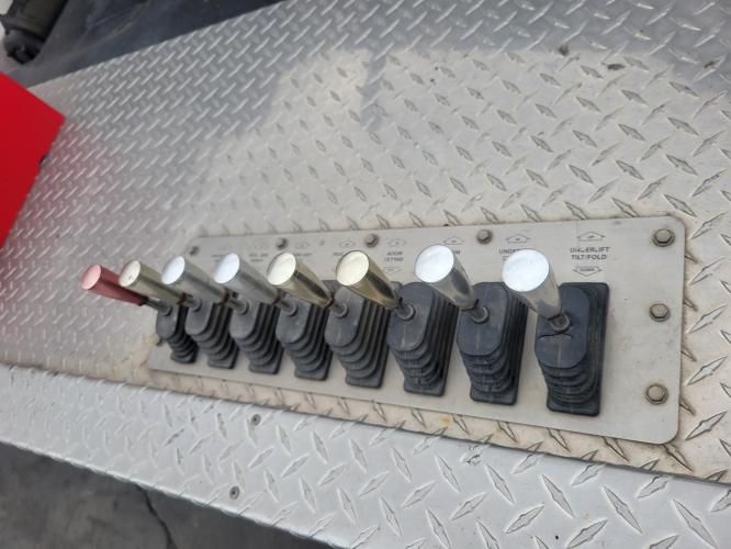FREIGHTLINER BUSINESS CLASS M2 106