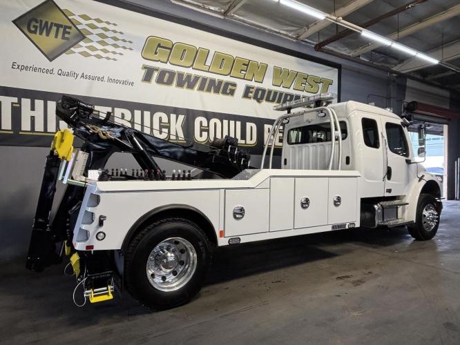 FREIGHTLINER BUSINESS CLASS M2 106 PLUS