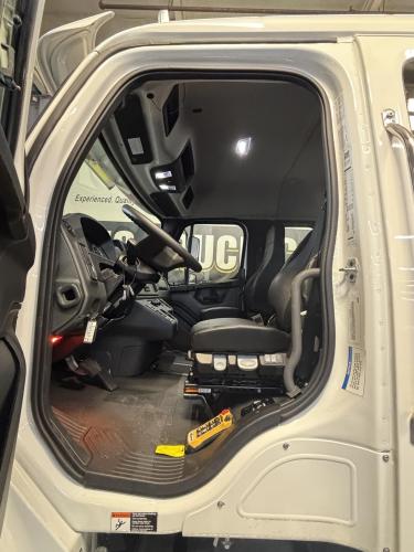 FREIGHTLINER BUSINESS CLASS M2 106 PLUS