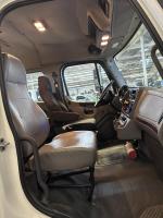 FREIGHTLINER BUSINESS CLASS M2 106