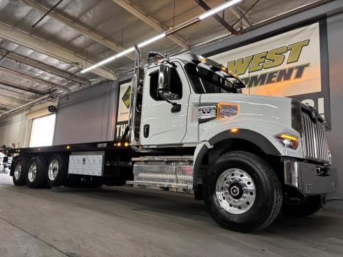 2025 WESTERN STAR 49X