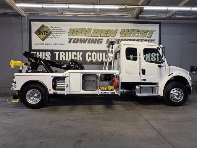 FREIGHTLINER BUSINESS CLASS M2 106 PLUS